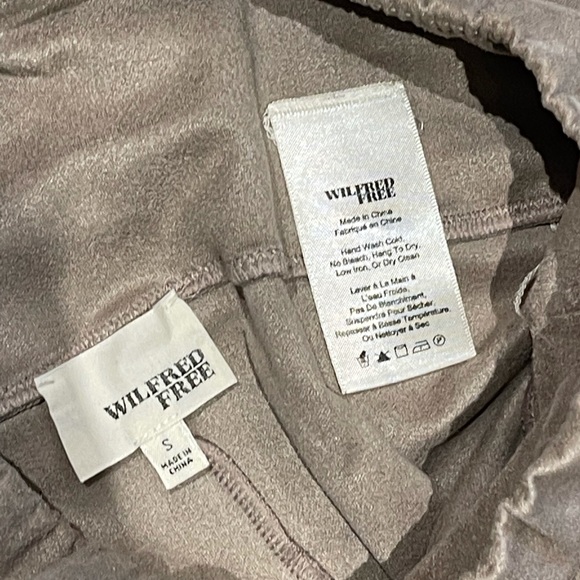 Aritzia Wilfred Free Daria pant in beige suede - Picture 4 of 8